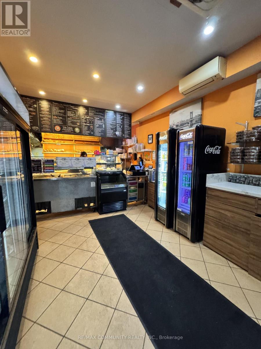 3035 Bathurst Street, Toronto, Ontario  M6B 3B5 - Photo 3 - C12629338