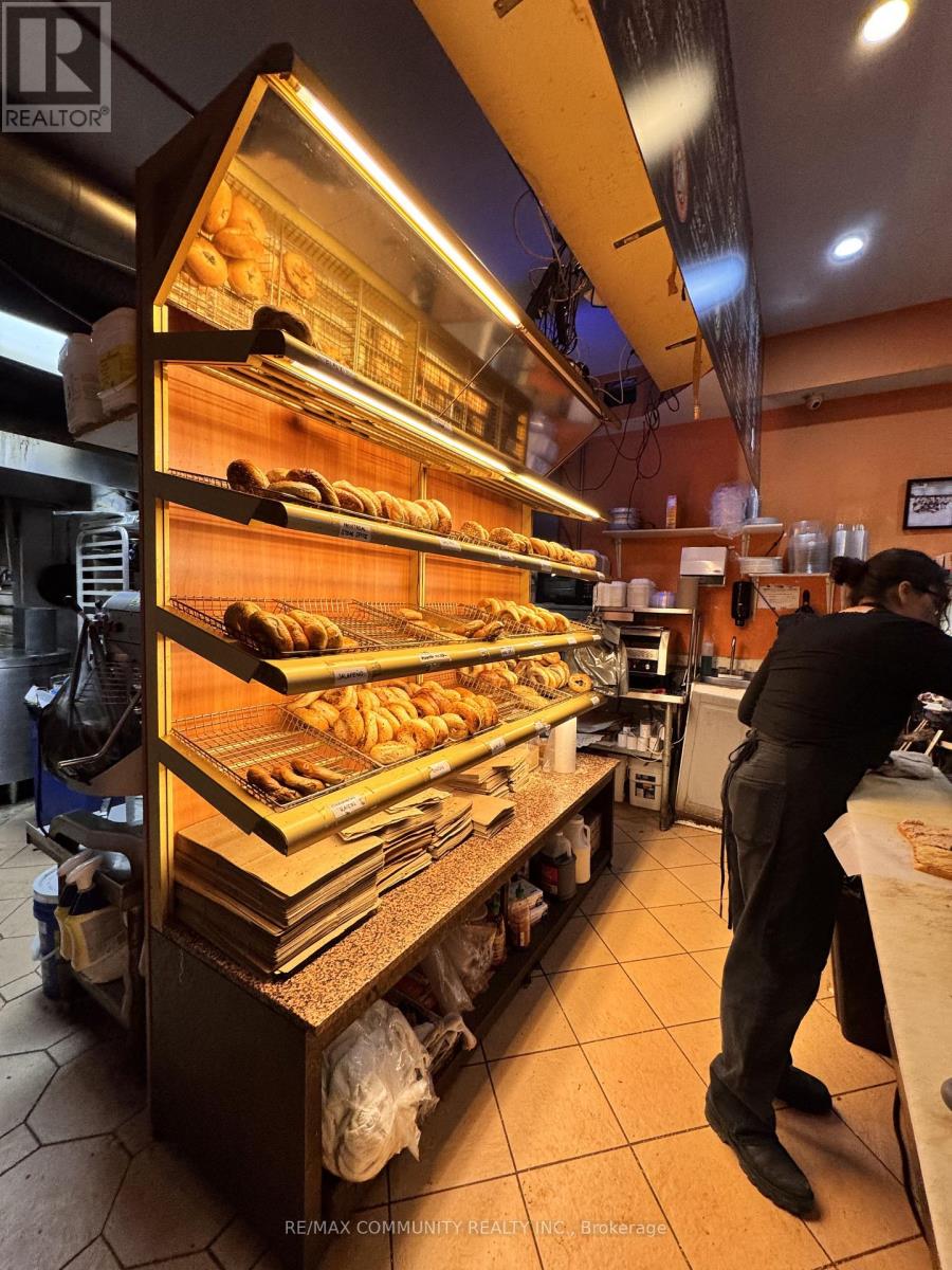 3035 Bathurst Street, Toronto, Ontario  M6B 3B5 - Photo 5 - C12629338