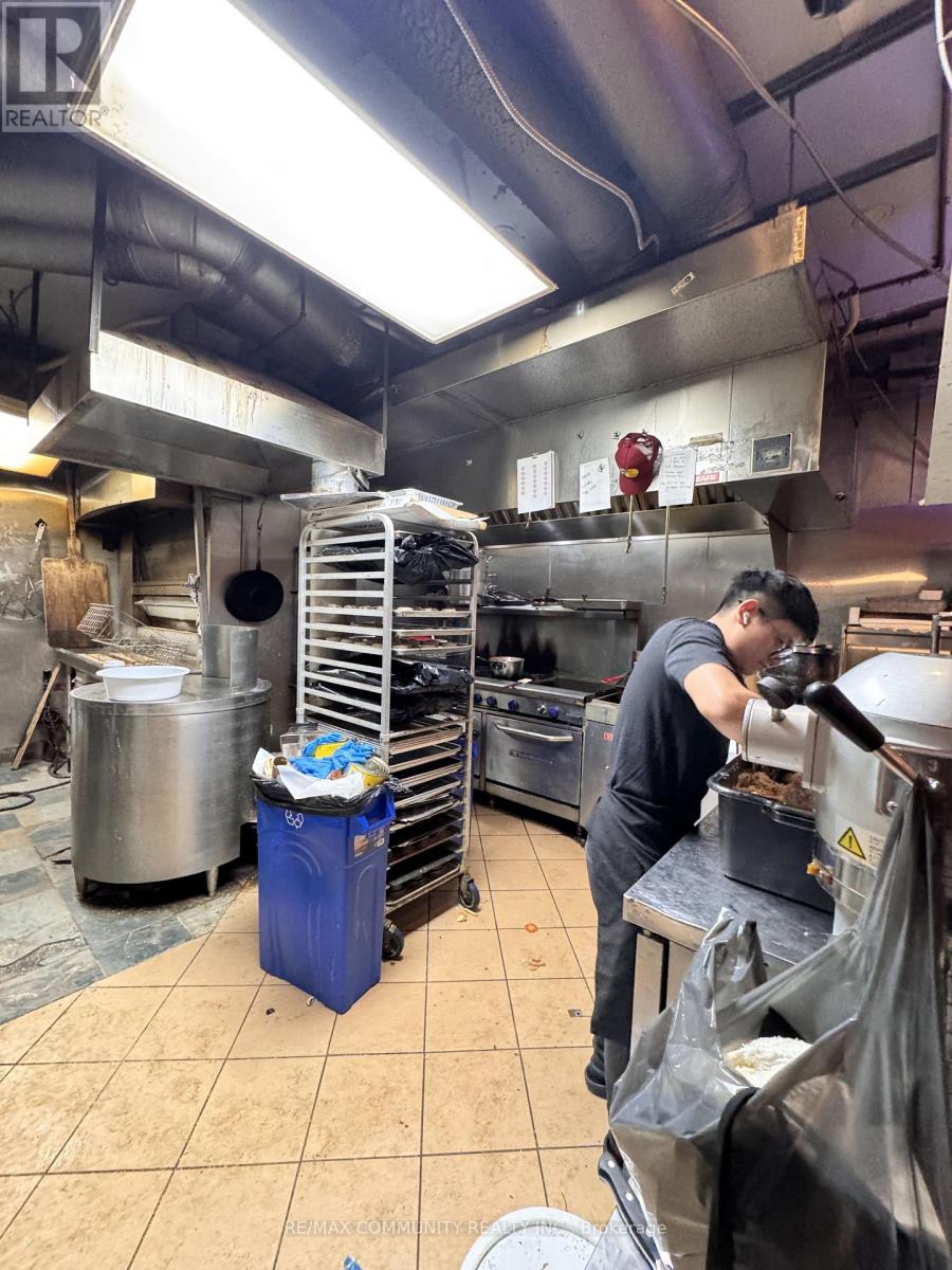 3035 Bathurst Street, Toronto, Ontario  M6B 3B5 - Photo 8 - C12629338