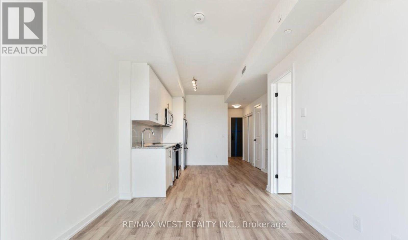 411 - 335 Wheat Boom Drive, Oakville, Ontario  L6H 7C2 - Photo 3 - W12659766