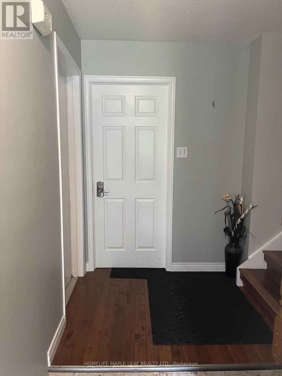 Side Un - 14 Old Orchard Glen, Woodstock, Ontario  N4V 1G2 - Photo 2 - X12659788