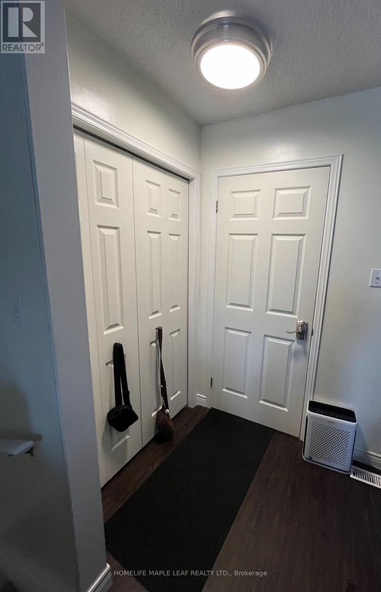 Side Un - 14 Old Orchard Glen, Woodstock, Ontario  N4V 1G2 - Photo 3 - X12659788