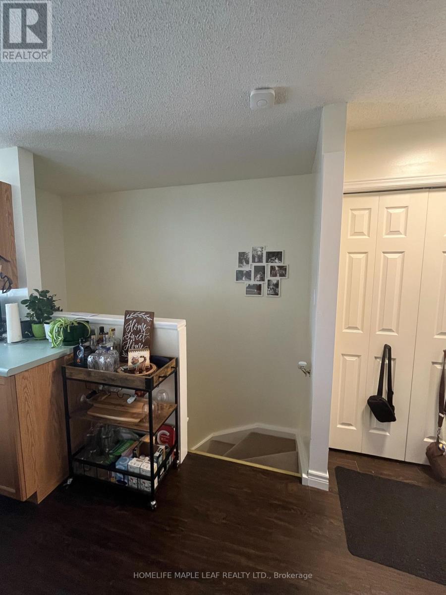 Side Un - 14 Old Orchard Glen, Woodstock, Ontario  N4V 1G2 - Photo 6 - X12659788