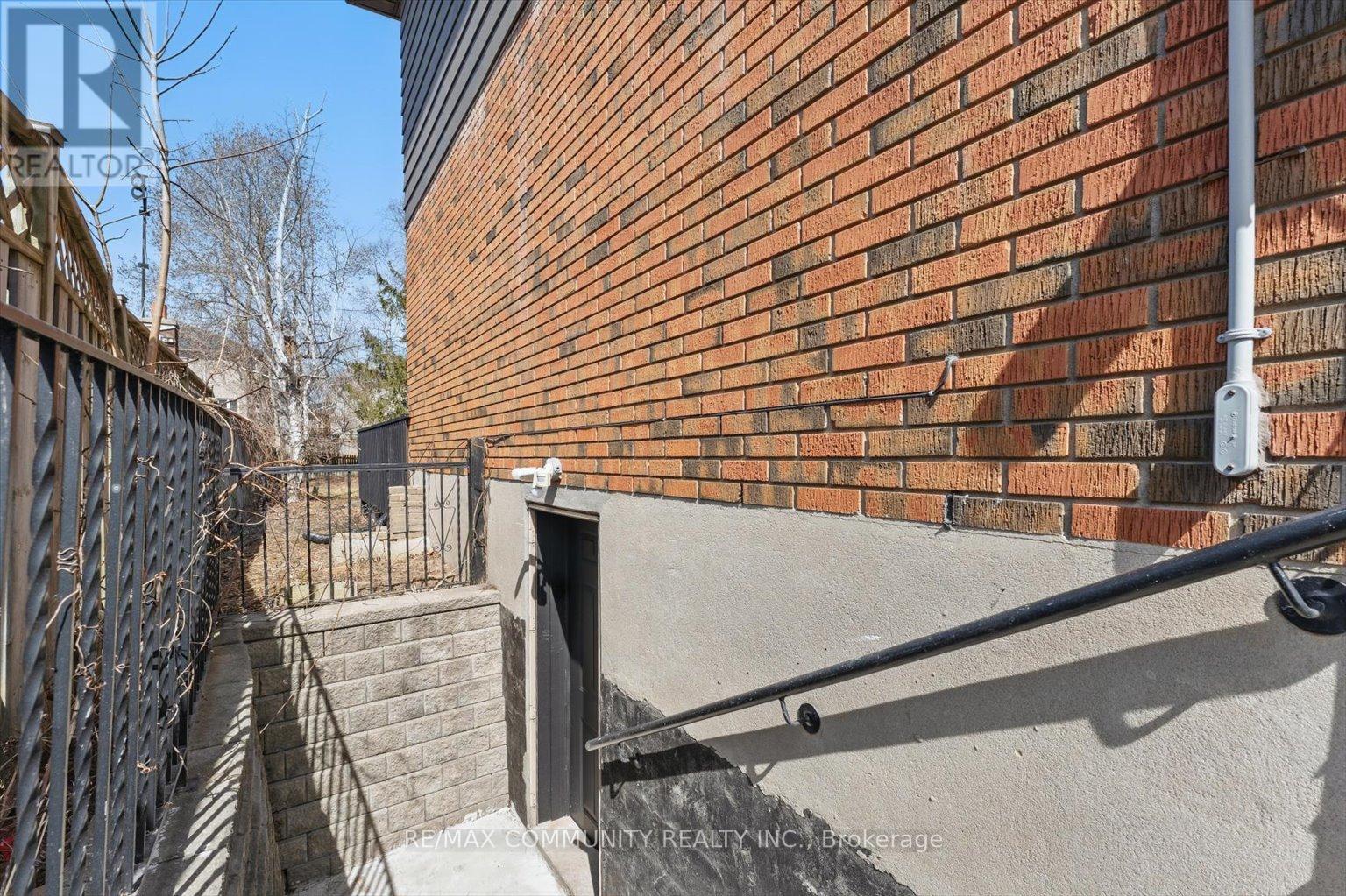 BASEMENT - 90 EUCLID AVENUE, toronto (highland creek), Ontario