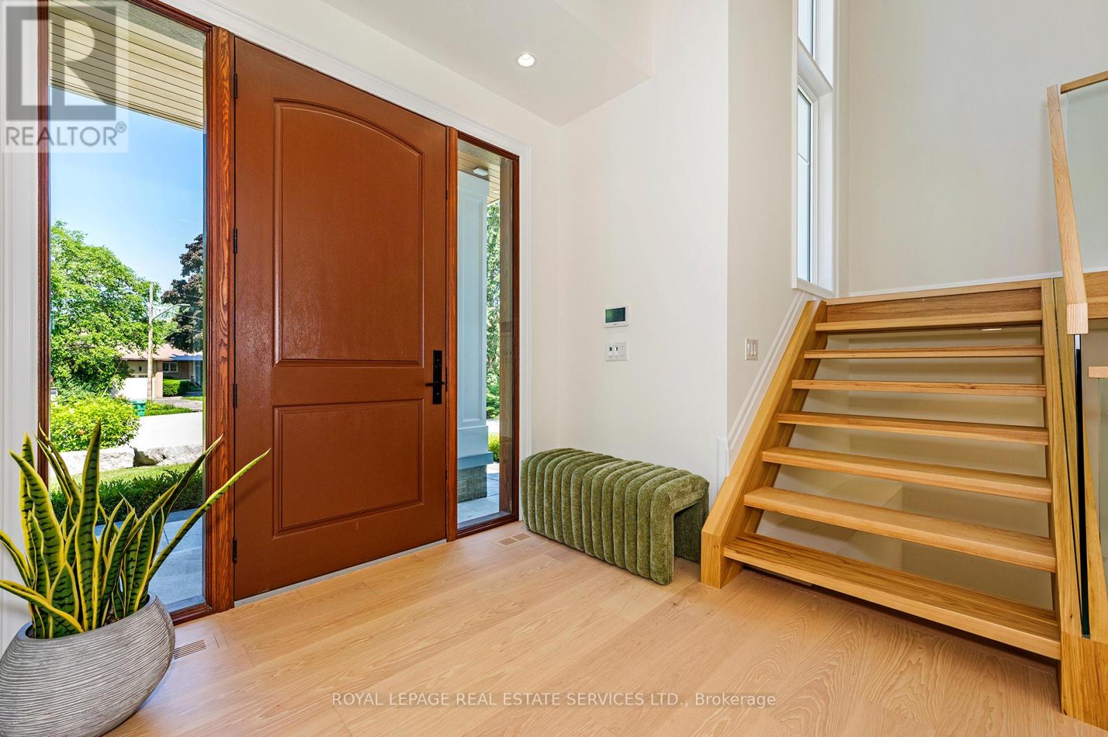 1618 Dogwood Trail, Mississauga, Ontario  L5G 3A5 - Photo 2 - W12659822