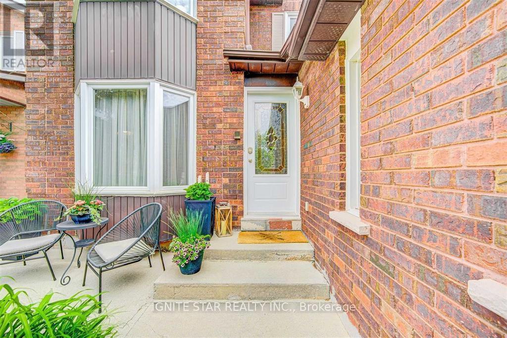 3203 Dovetail Mews, Mississauga, Ontario  L5L 5K4 - Photo 3 - W12659846