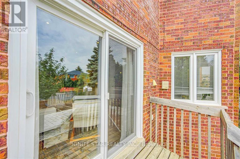 3203 Dovetail Mews, Mississauga, Ontario  L5L 5K4 - Photo 37 - W12659846