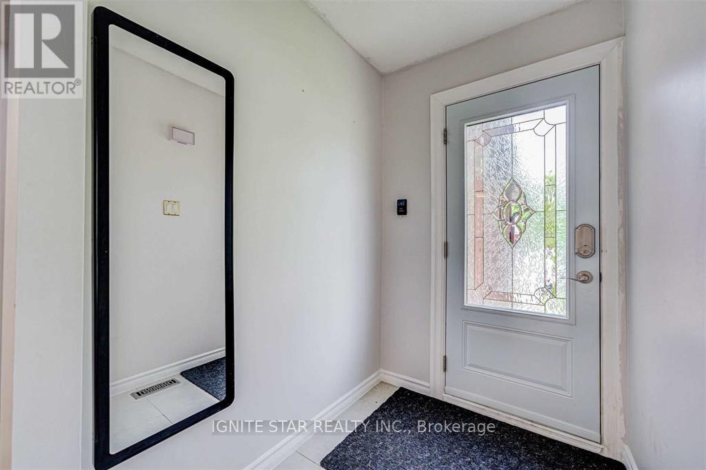 3203 Dovetail Mews, Mississauga, Ontario  L5L 5K4 - Photo 4 - W12659846