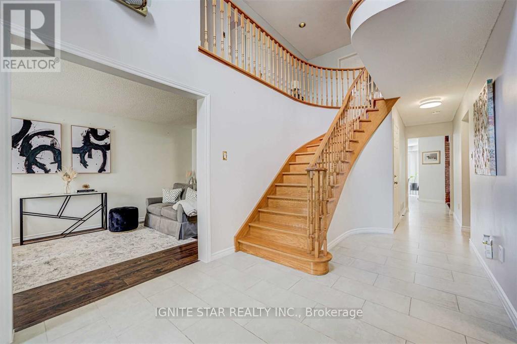 3203 Dovetail Mews, Mississauga, Ontario  L5L 5K4 - Photo 5 - W12659846