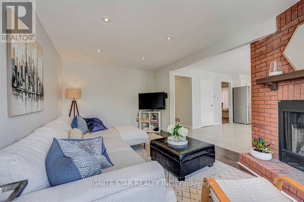 3203 Dovetail Mews, Mississauga, Ontario  L5L 5K4 - Photo 8 - W12659846