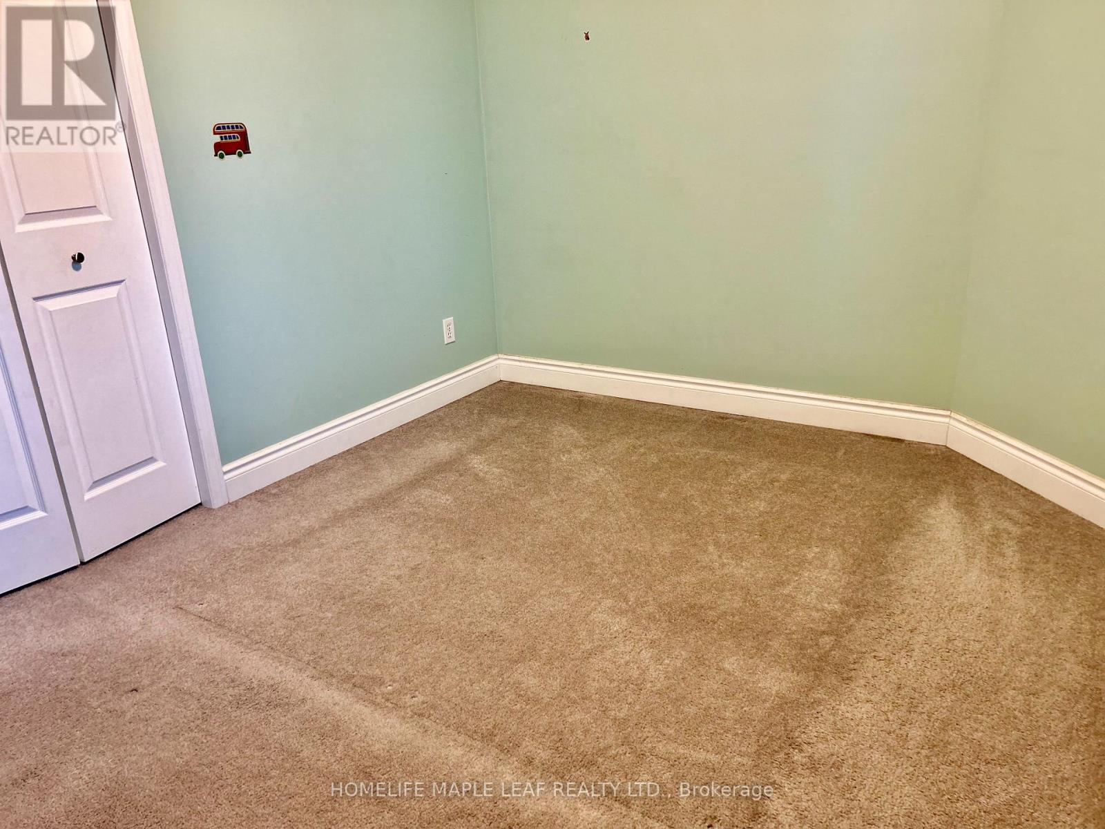 Upper - 14 Old Orchard Glen, Woodstock, Ontario  N4V 1G2 - Photo 10 - X12659840