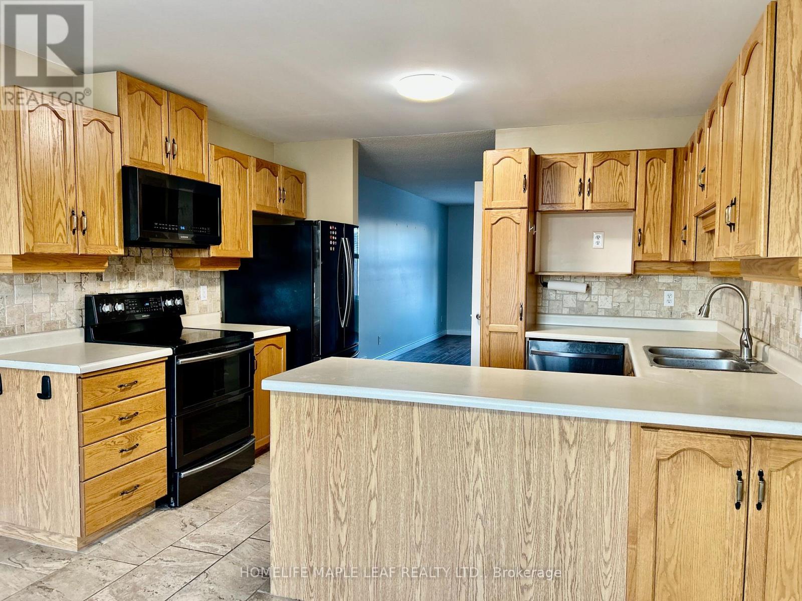 Upper - 14 Old Orchard Glen, Woodstock, Ontario  N4V 1G2 - Photo 3 - X12659840