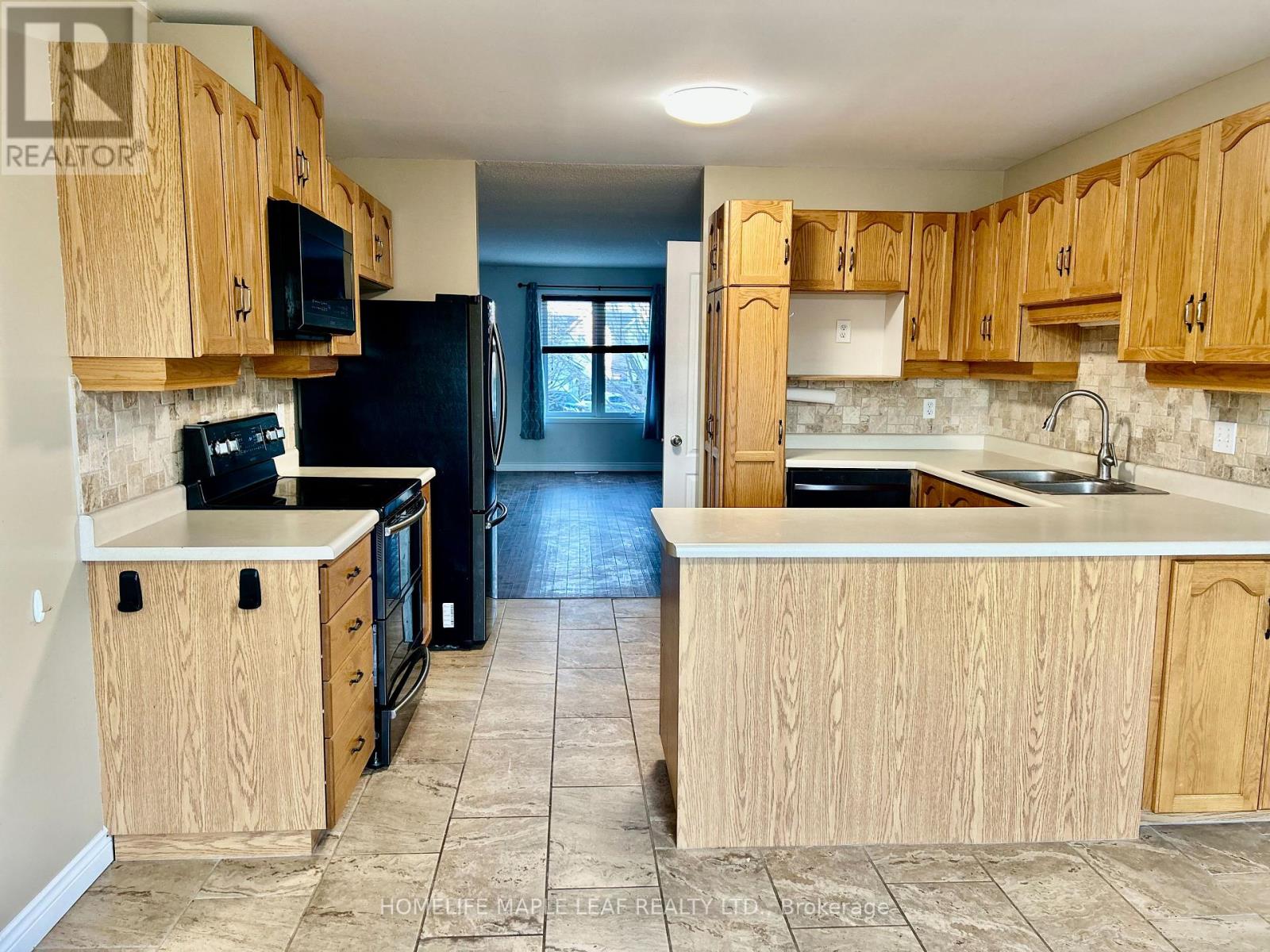 Upper - 14 Old Orchard Glen, Woodstock, Ontario  N4V 1G2 - Photo 5 - X12659840