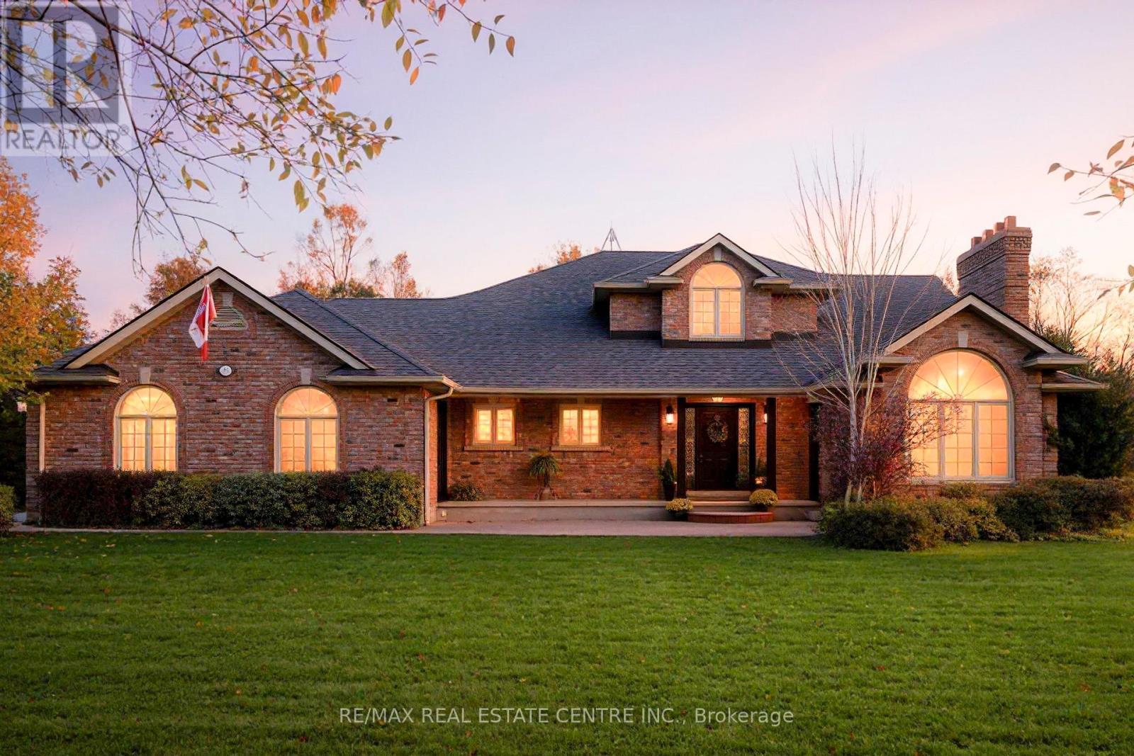 2255 Mohawk Trail, Milton, Ontario  L0P 1B0 - Photo 2 - W12477138