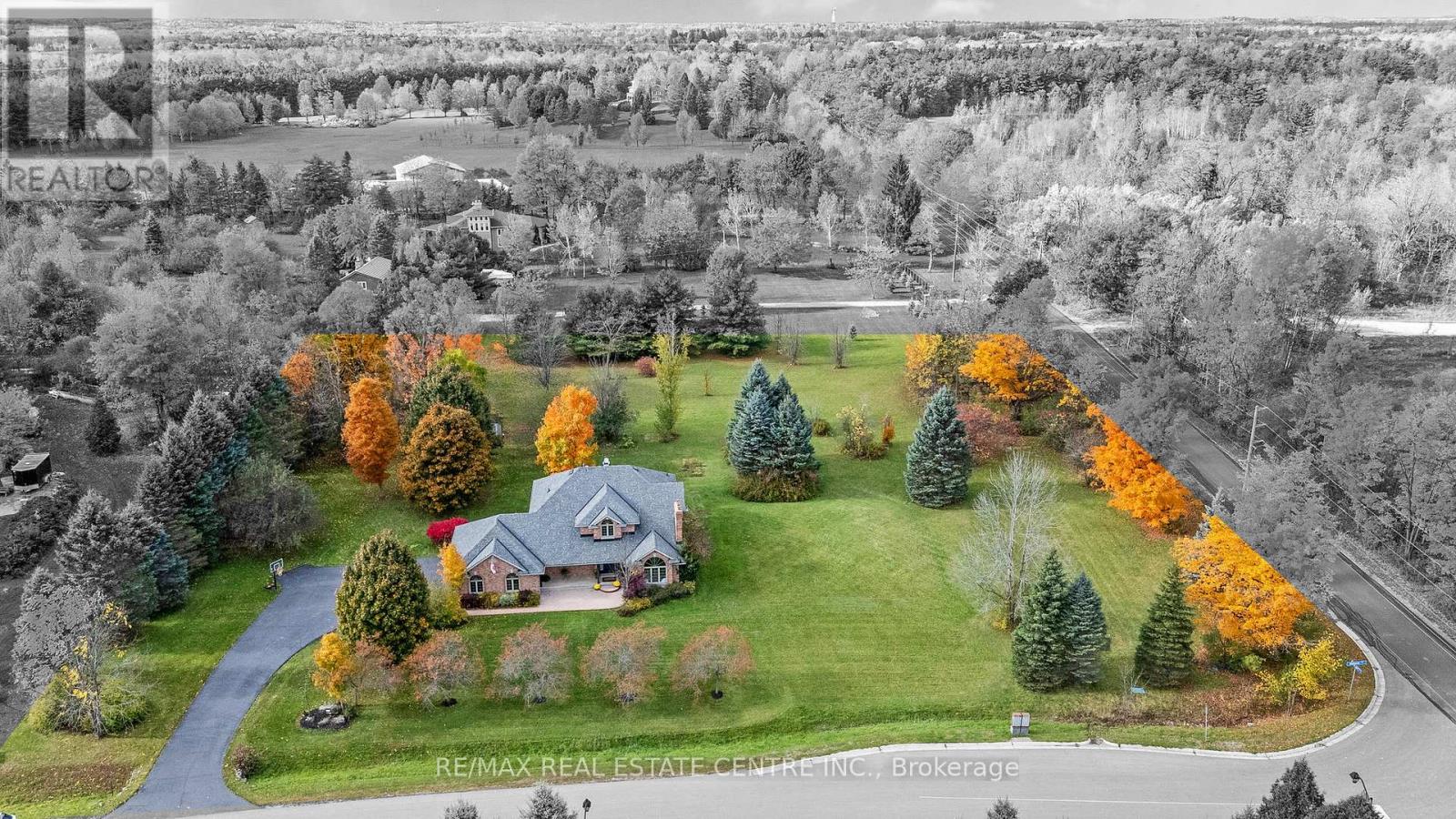 2255 Mohawk Trail, Milton, Ontario  L0P 1B0 - Photo 1 - W12477138