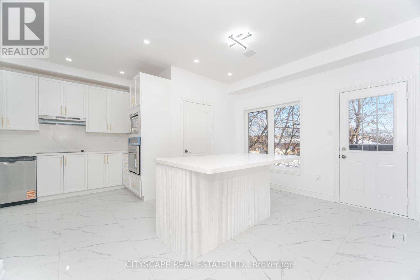 5843 Prairie Circle, Mississauga, Ontario  L5N 6B4 - Photo 11 - W12659858