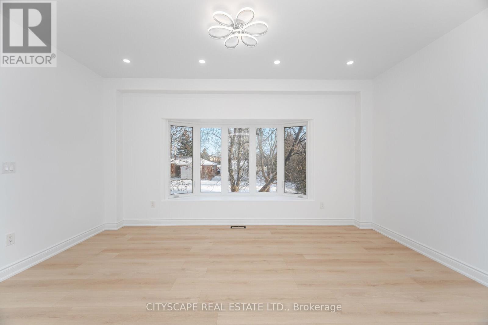 5843 Prairie Circle, Mississauga, Ontario  L5N 6B4 - Photo 5 - W12659858