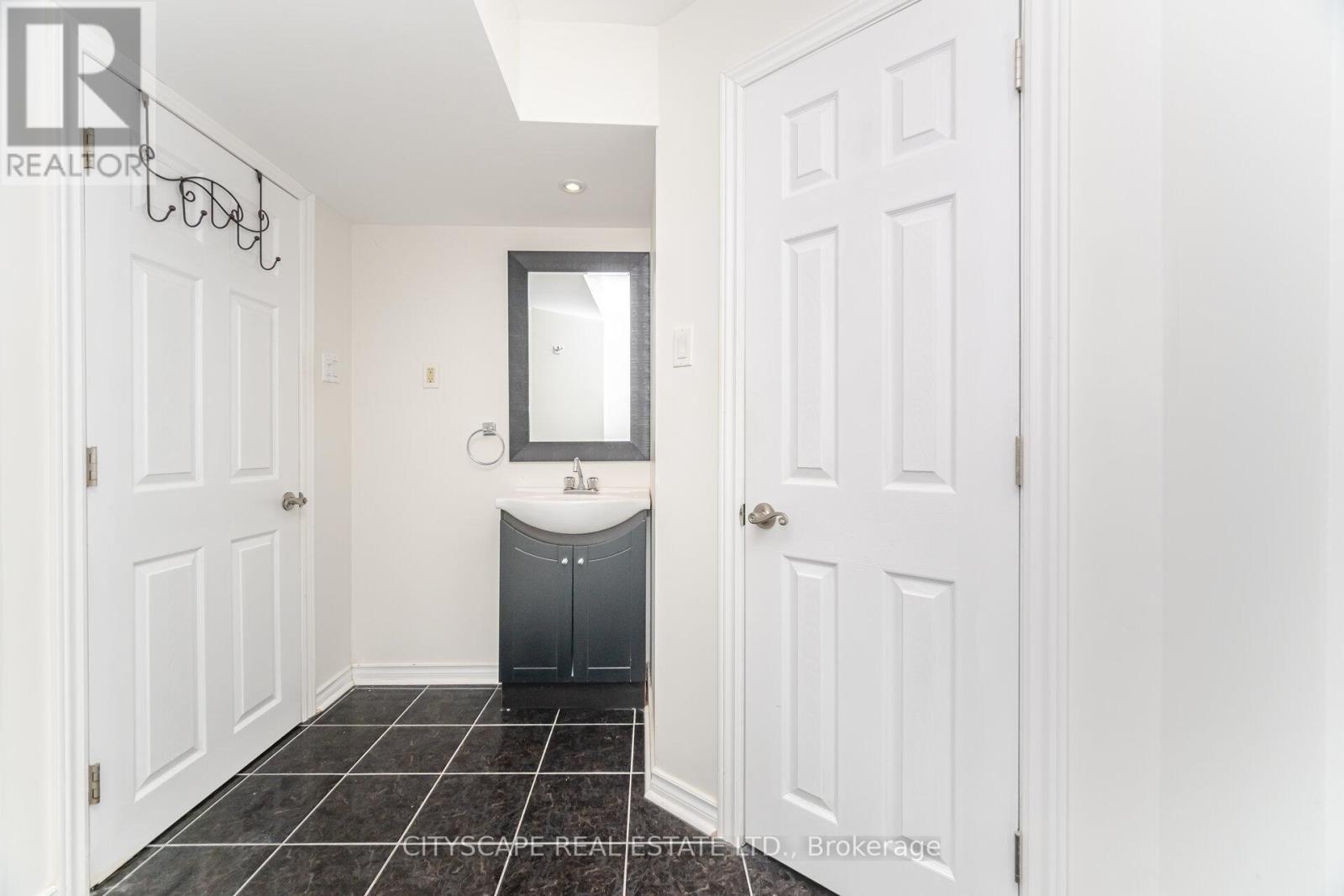 5843 Prairie Circle, Mississauga, Ontario  L5N 6B4 - Photo 50 - W12659858