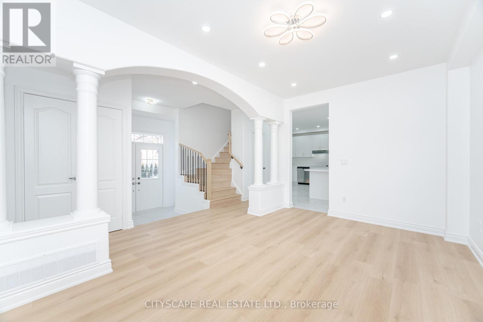 5843 Prairie Circle, Mississauga, Ontario  L5N 6B4 - Photo 6 - W12659858