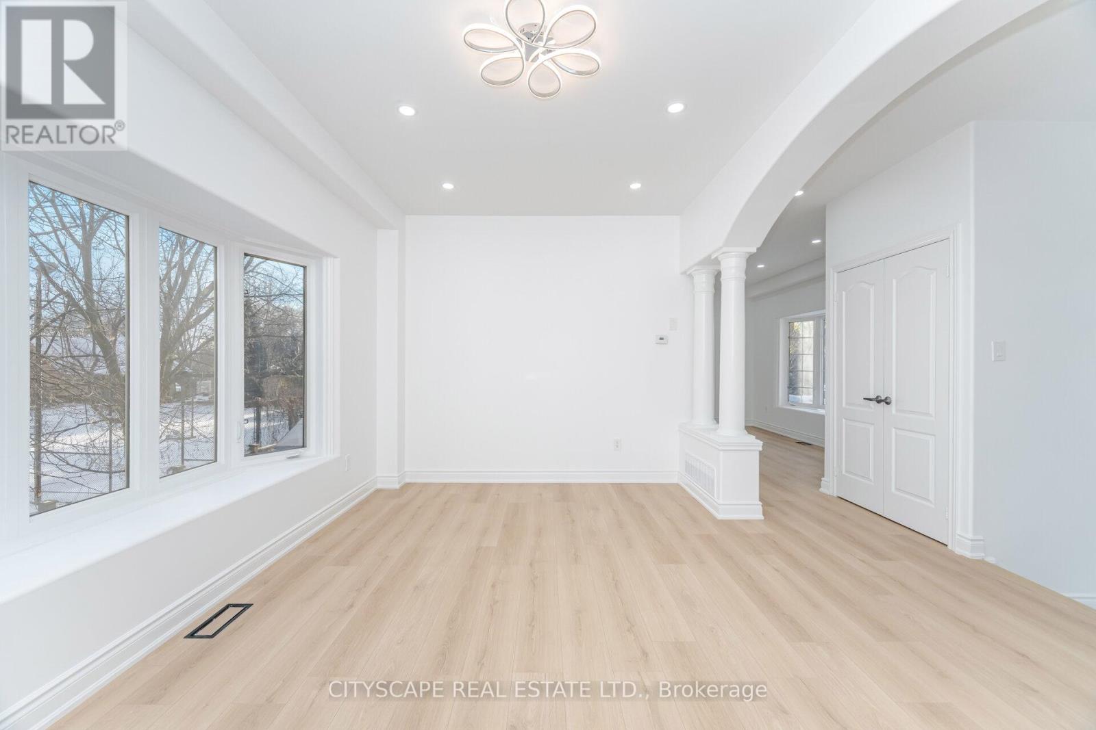 5843 Prairie Circle, Mississauga, Ontario  L5N 6B4 - Photo 7 - W12659858