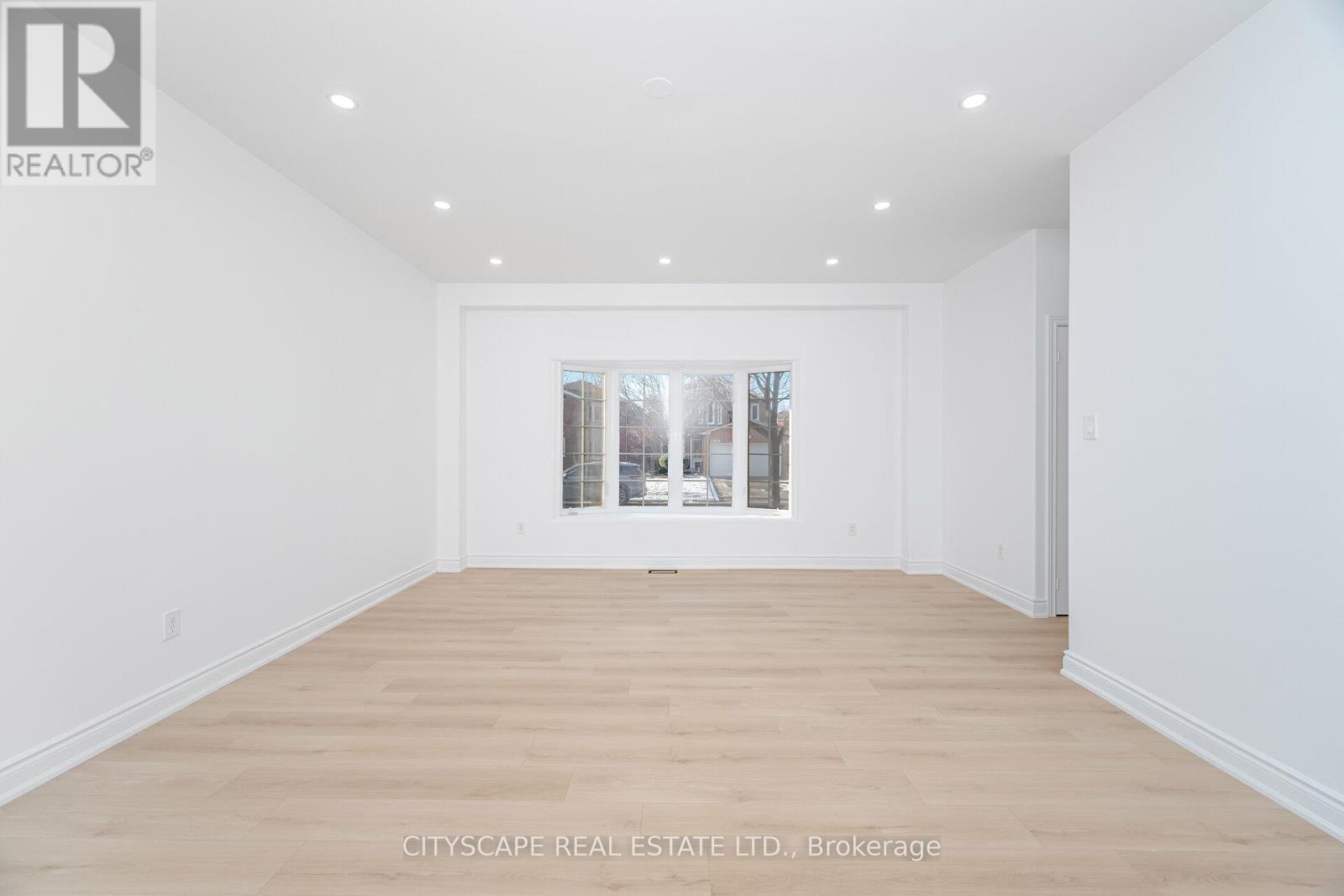 5843 Prairie Circle, Mississauga, Ontario  L5N 6B4 - Photo 9 - W12659858