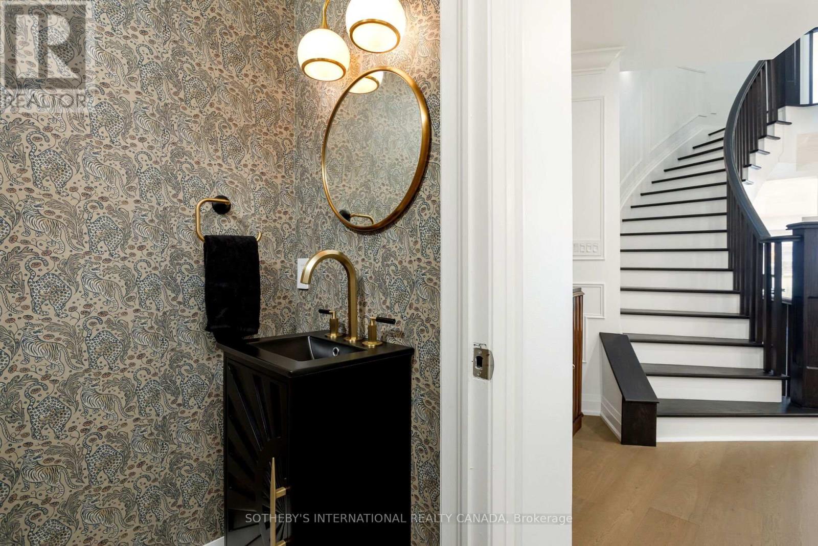 262 Spadina Road, Toronto, Ontario  M5R 2V1 - Photo 5 - C12655794