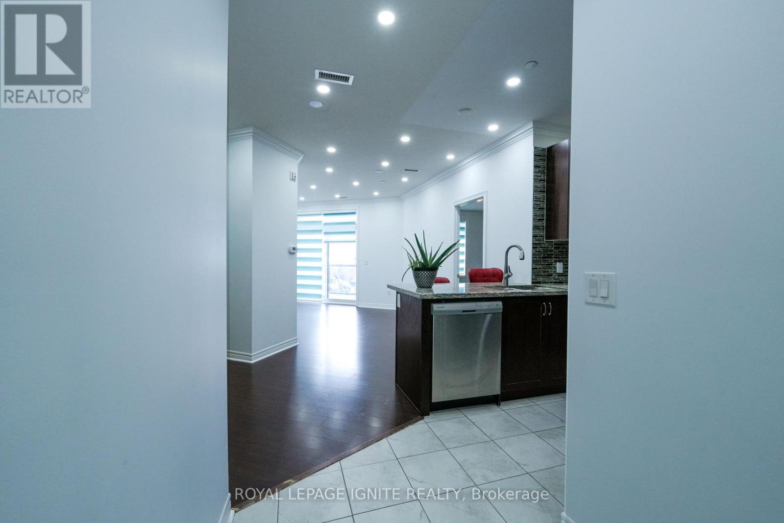 409 - 39 New Delhi Drive, Markham, Ontario  L3S 0E1 - Photo 5 - N12659878