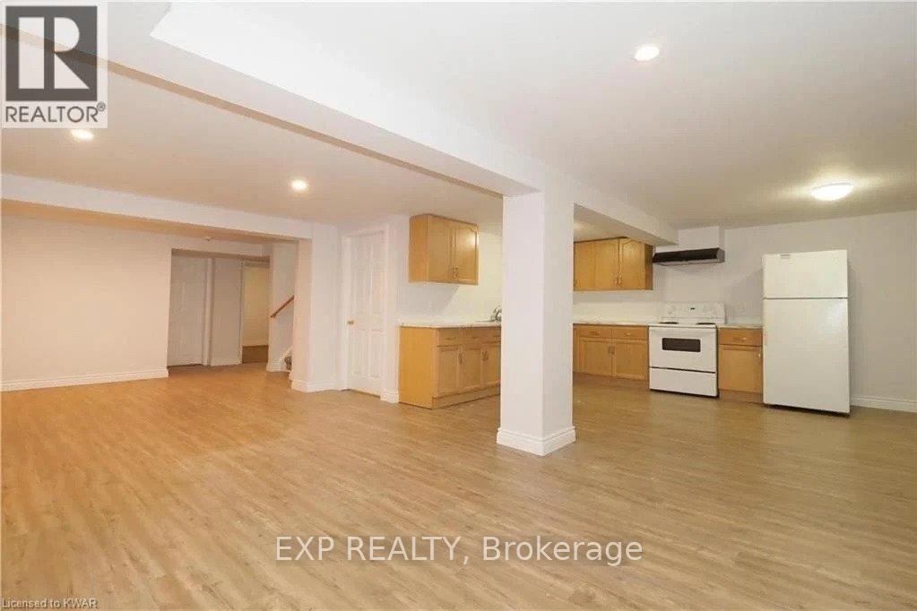 129 Hazelglen Drive, Kitchener, Ontario  N2M 2E6 - Photo 6 - X12659880