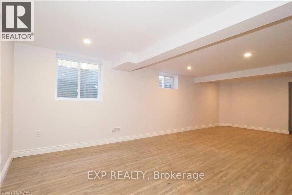 129 Hazelglen Drive, Kitchener, Ontario  N2M 2E6 - Photo 7 - X12659880