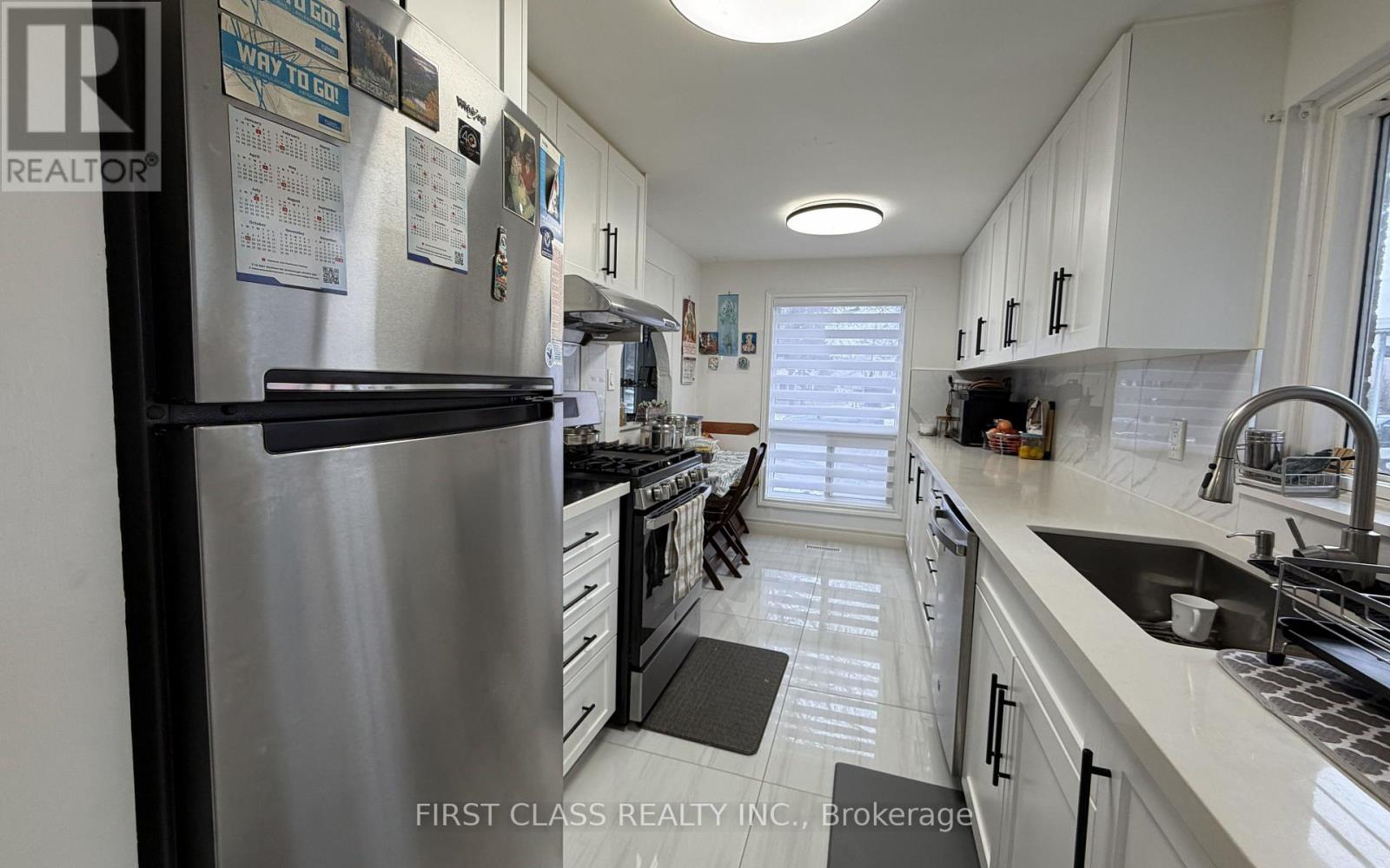 17 Brisbourne Grove, Toronto, Ontario  M1B 1P2 - Photo 3 - E12659902