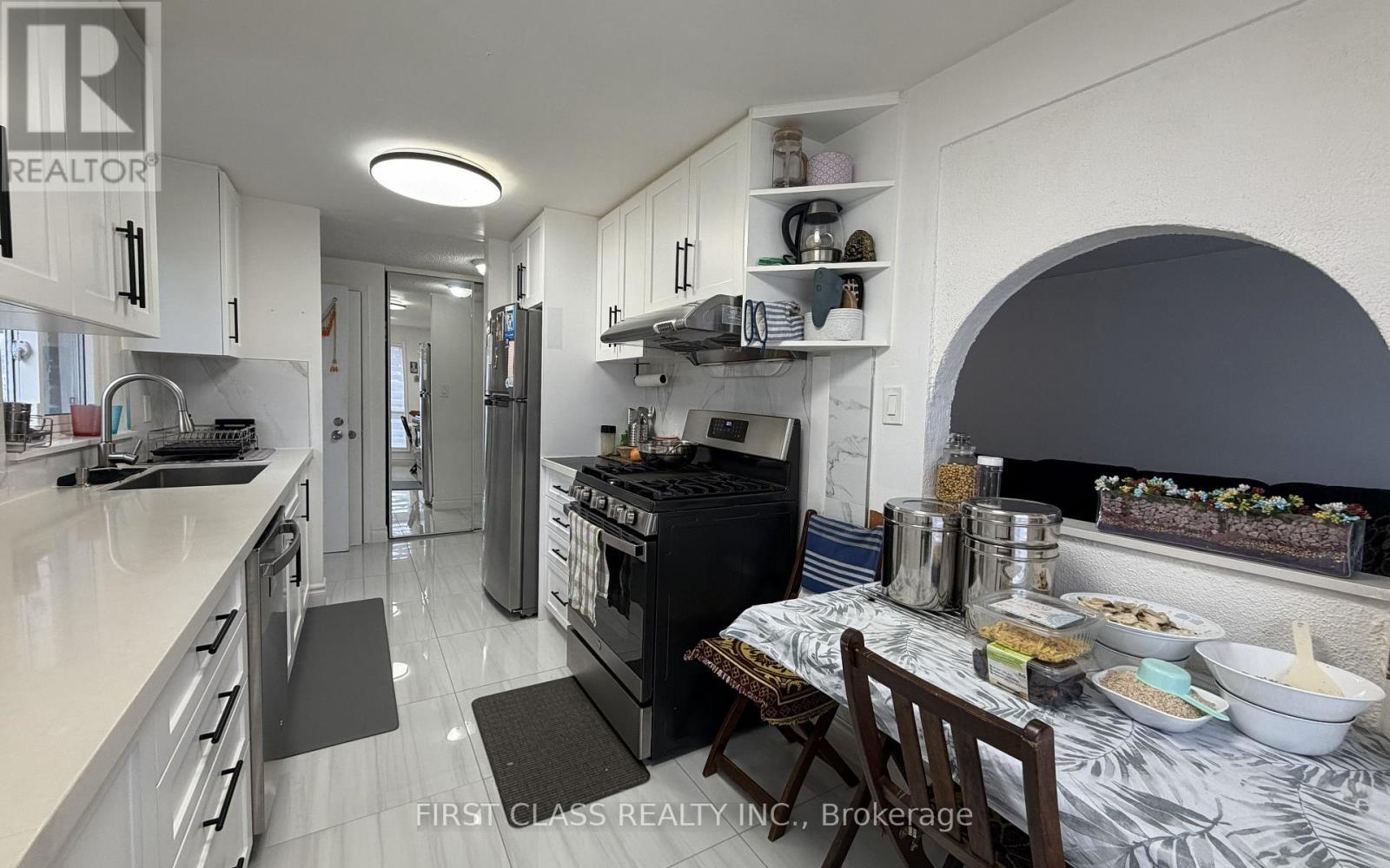 17 Brisbourne Grove, Toronto, Ontario  M1B 1P2 - Photo 4 - E12659902