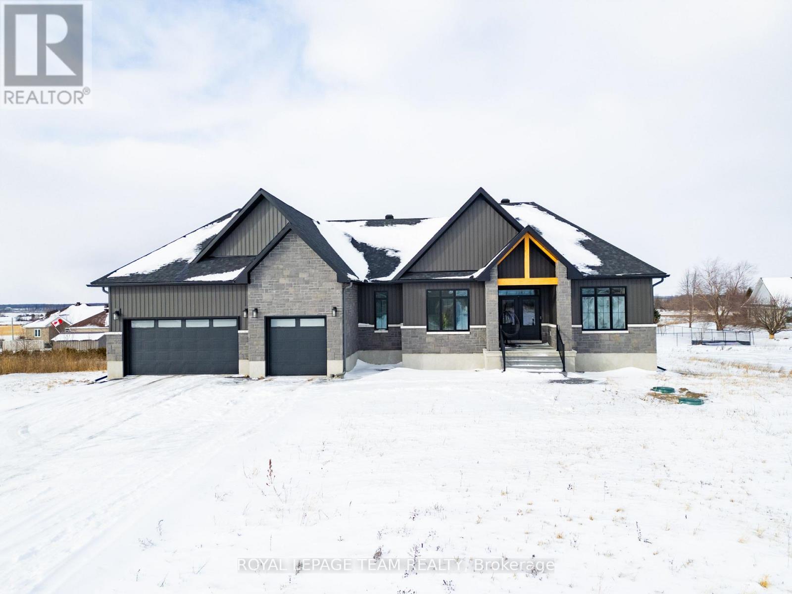 224 Trudeau Crescent, Russell, Ontario  K4R 1E5 - Photo 2 - X12659914