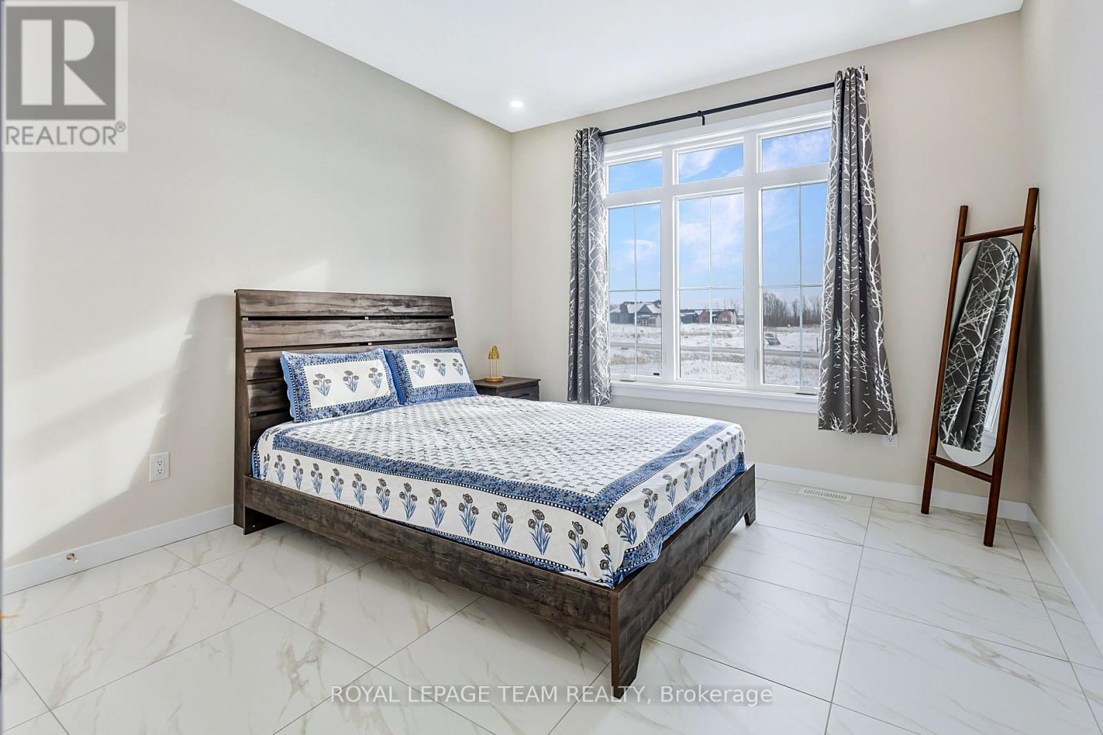 224 Trudeau Crescent, Russell, Ontario  K4R 1E5 - Photo 32 - X12659914