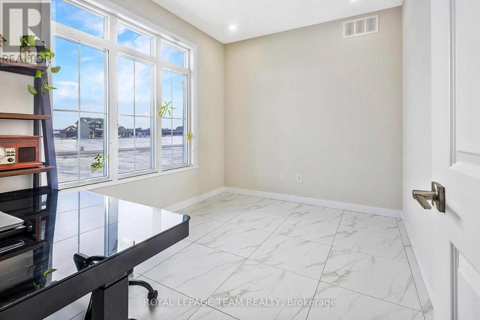 224 Trudeau Crescent, Russell, Ontario  K4R 1E5 - Photo 37 - X12659914