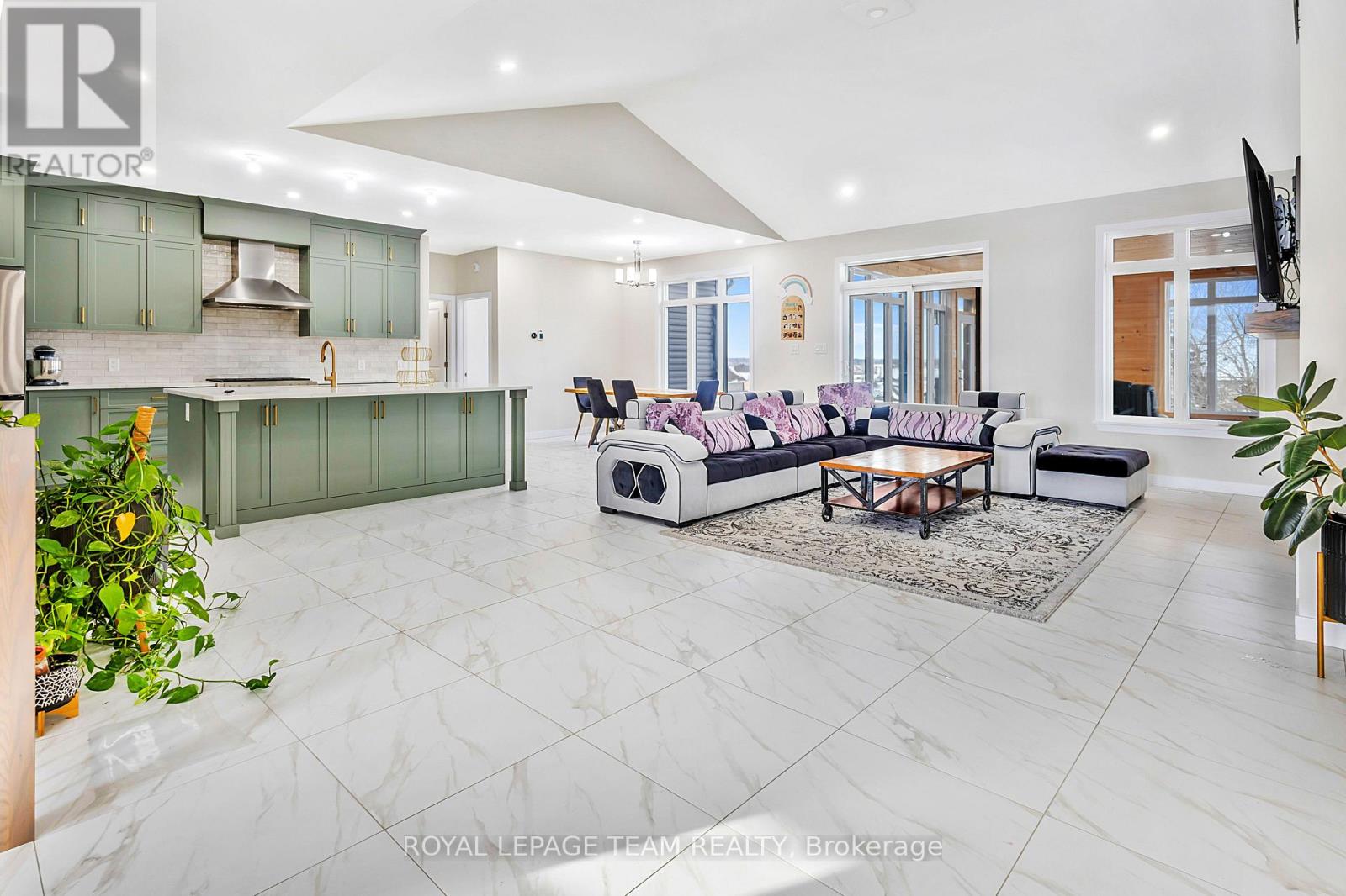 224 Trudeau Crescent, Russell, Ontario  K4R 1E5 - Photo 9 - X12659914