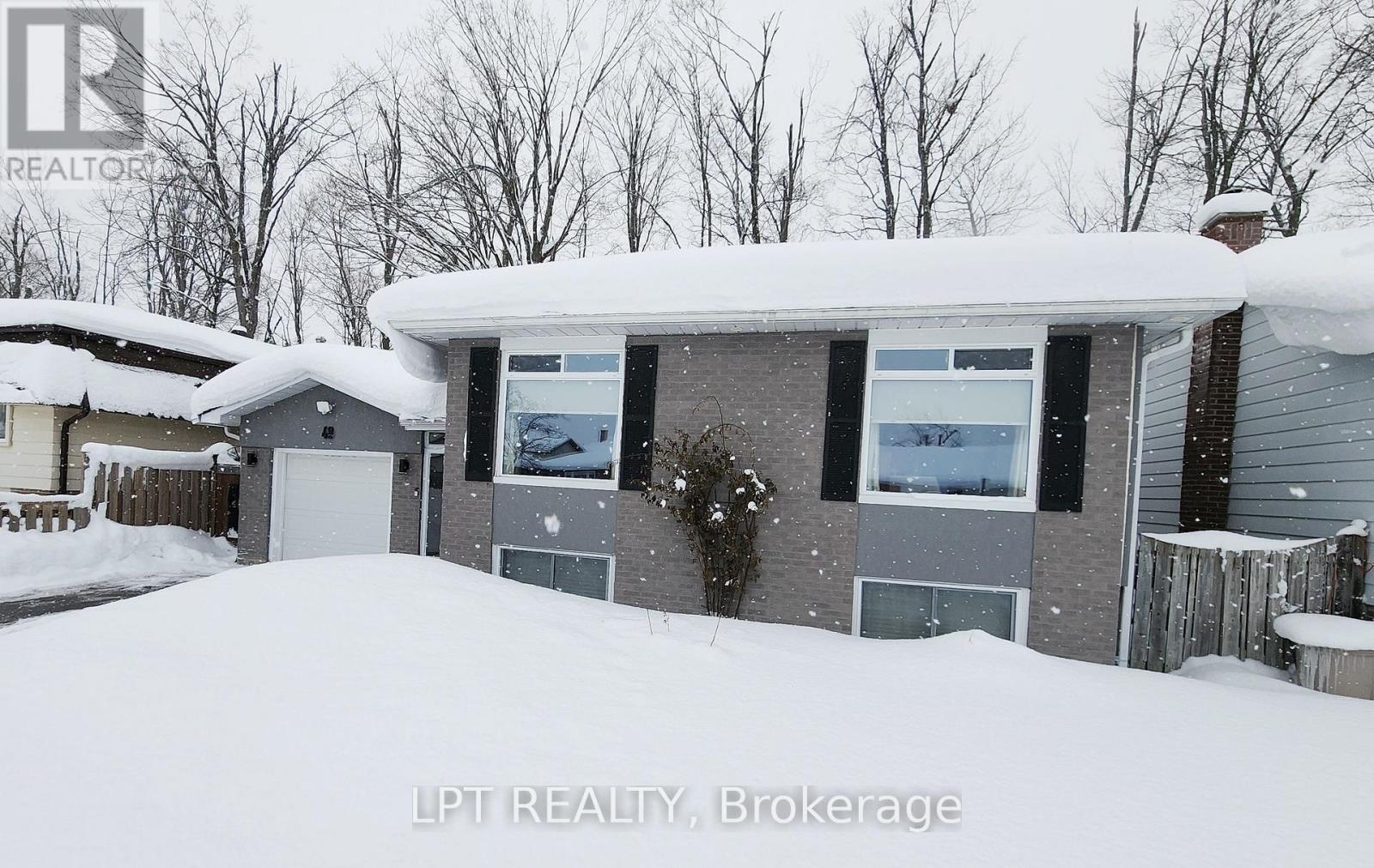 48 Maplehurst Crescent, Barrie, Ontario  L4M 4X2 - Photo 2 - S12574982