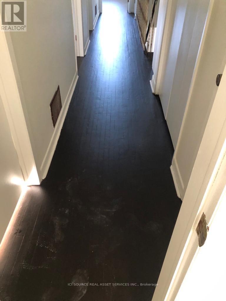 Upper - 81 Virginia Avenue, Toronto (Danforth Village-East York), Ontario  M4C 2S8 - Photo 13 - E12638650