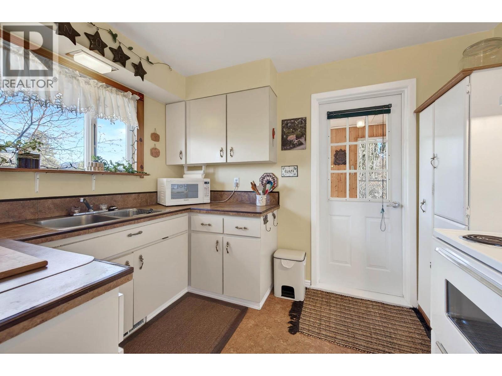 6105 Meadowland Crescent N, Kamloops, British Columbia  V2C 5J1 - Photo 19 - 10371456