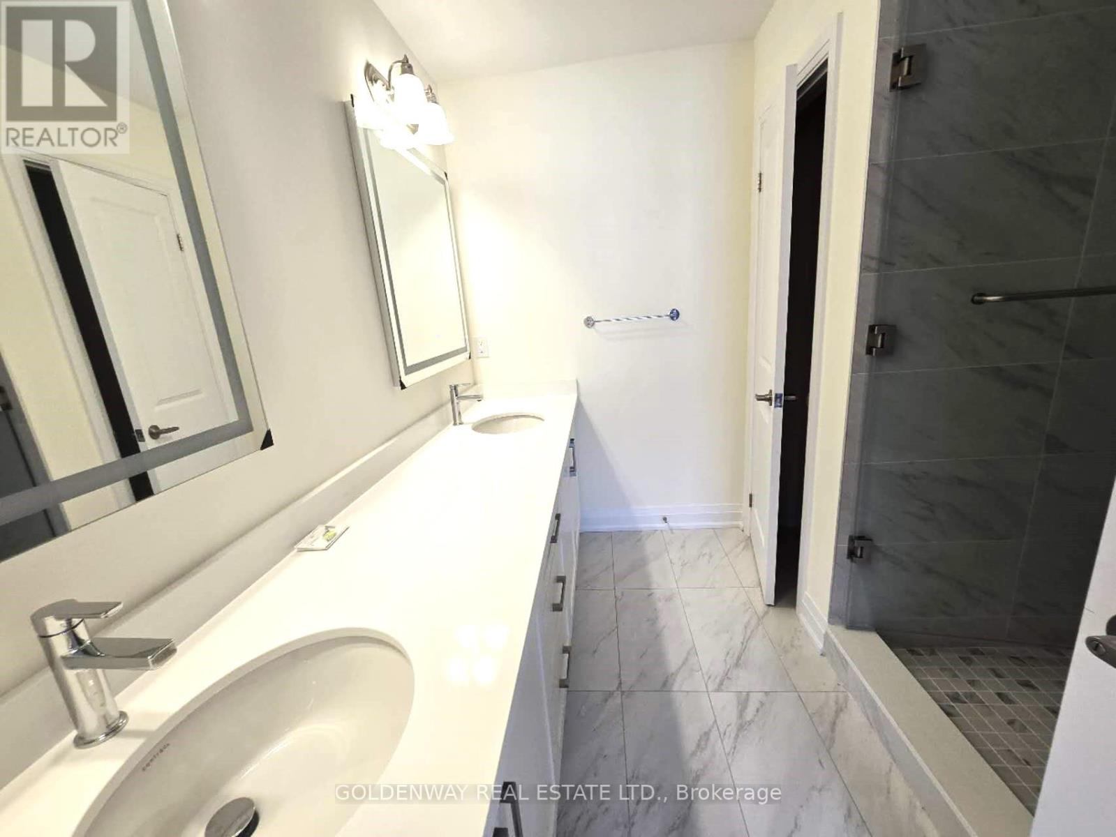 20 Clipper Crescent, Whitchurch-Stouffville, Ontario  L4A 4X7 - Photo 11 - N12659942