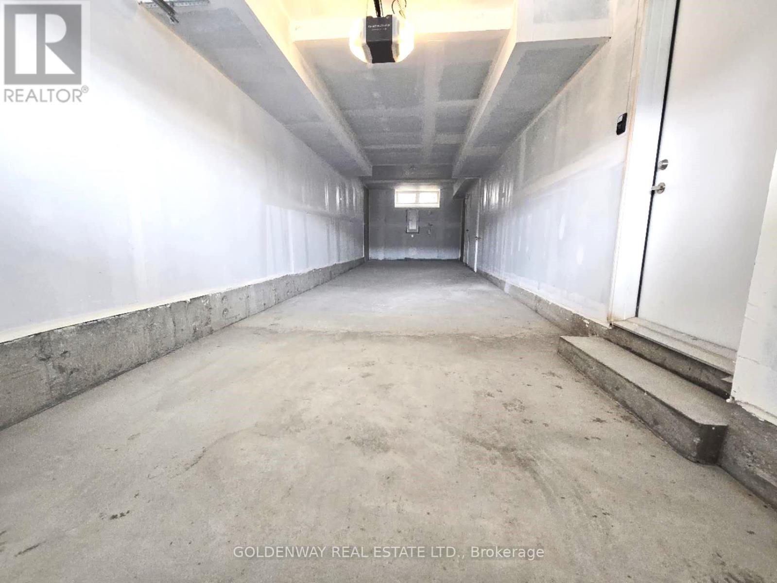 20 Clipper Crescent, Whitchurch-Stouffville, Ontario  L4A 4X7 - Photo 4 - N12659942