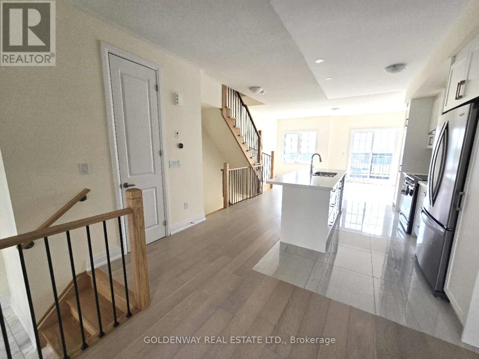 20 Clipper Crescent, Whitchurch-Stouffville, Ontario  L4A 4X7 - Photo 6 - N12659942