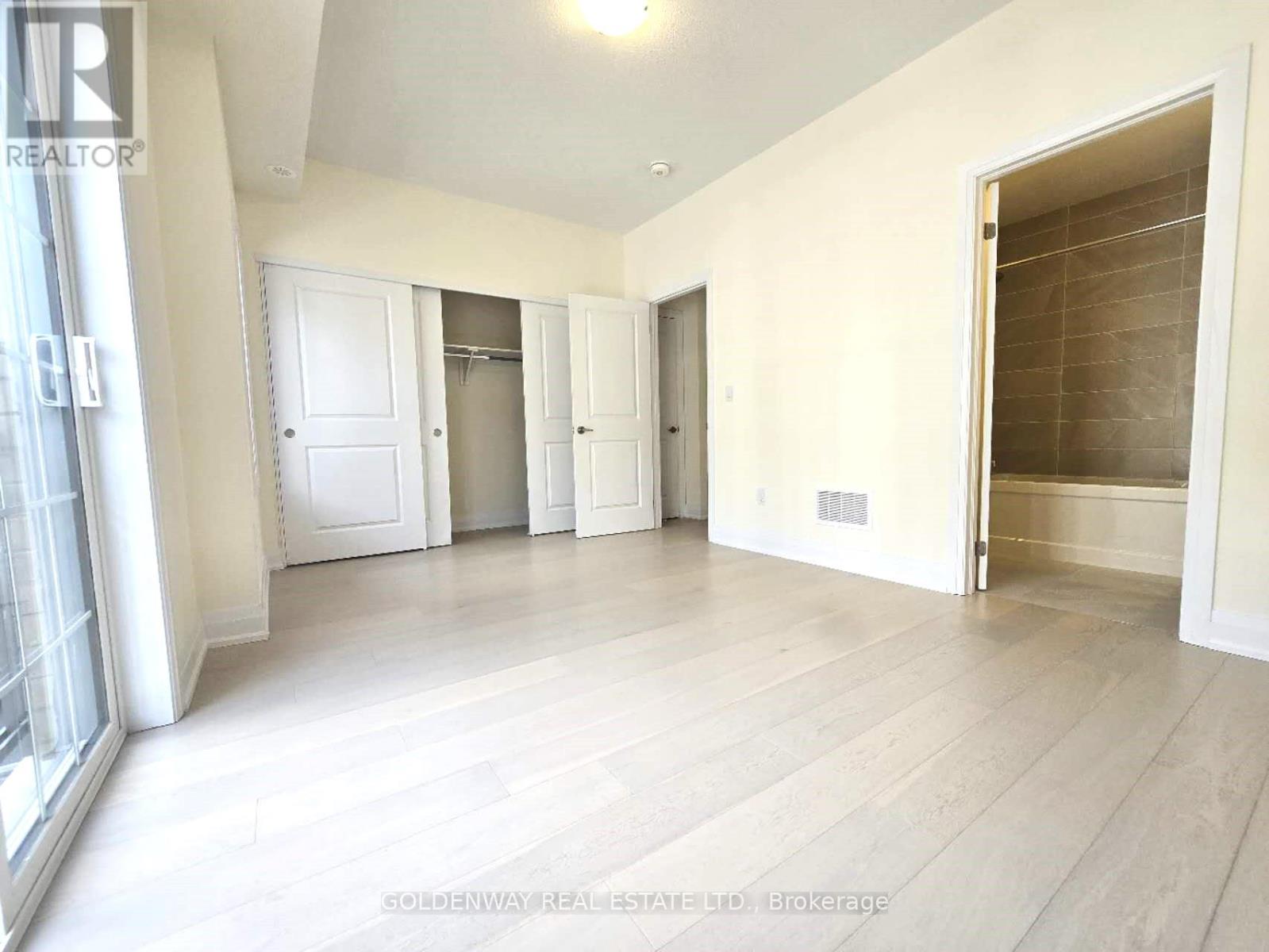 20 Clipper Crescent, Whitchurch-Stouffville, Ontario  L4A 4X7 - Photo 8 - N12659942