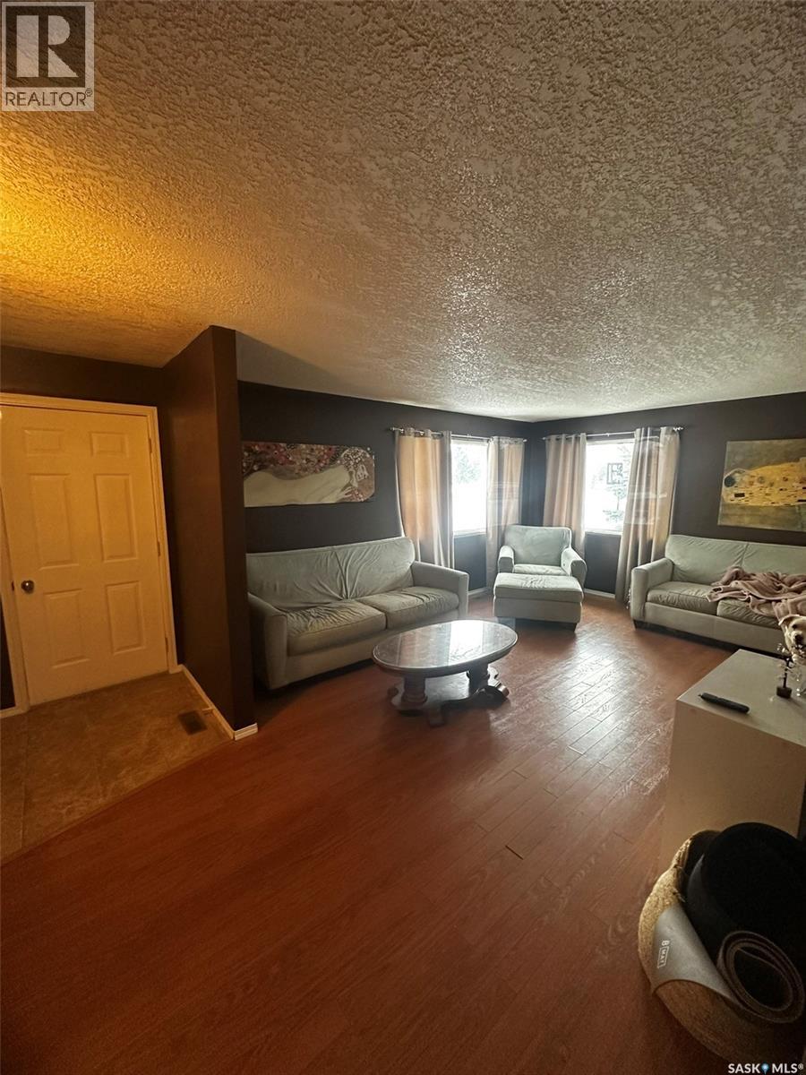 329 Sixth Street Ne, Wadena, Saskatchewan  S0A 4J0 - Photo 11 - SK026037