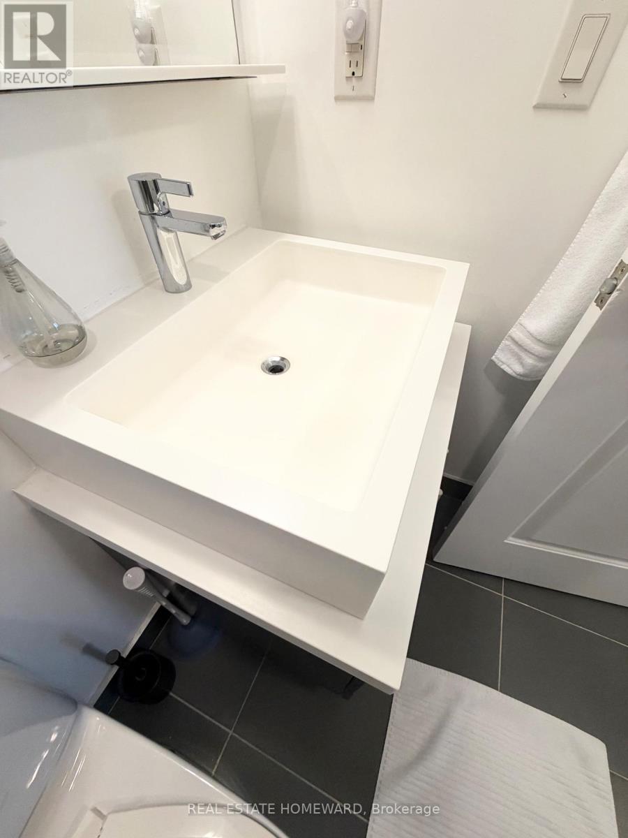 1805 - 65 St Mary St Street W, Toronto, Ontario  M5S 0A6 - Photo 12 - C12659934