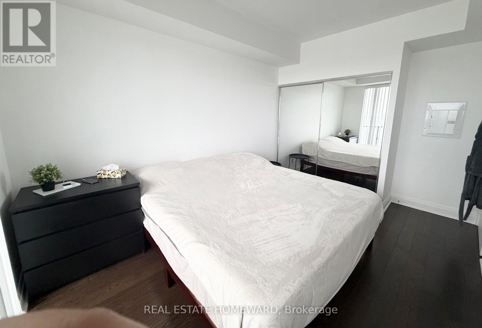 1805 - 65 St Mary St Street W, Toronto, Ontario  M5S 0A6 - Photo 3 - C12659934