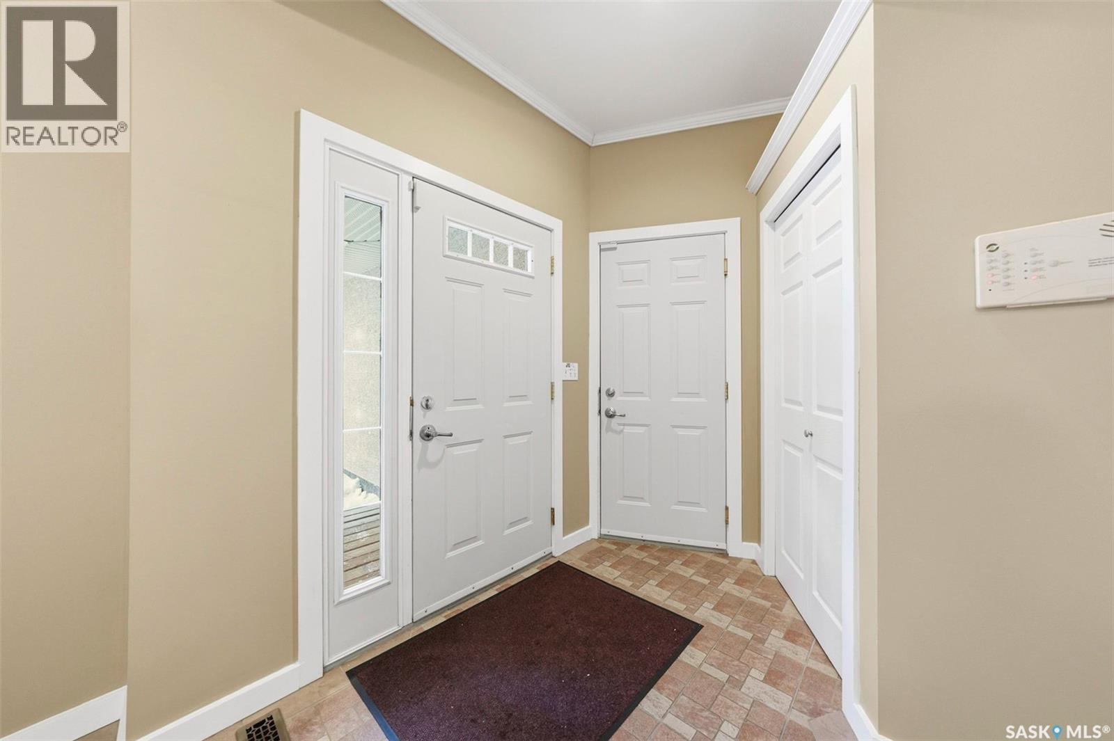 443 Blackburn Terrace, Saskatoon, Saskatchewan  S7V 1E8 - Photo 3 - SK025184