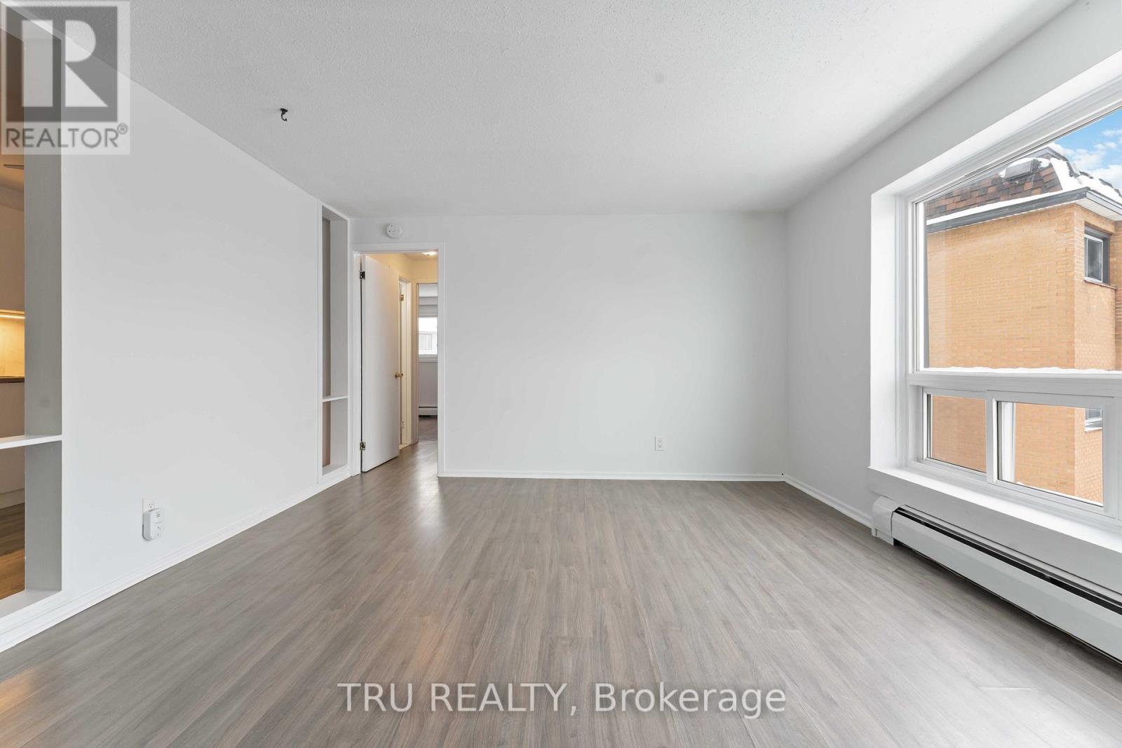 8 - 898 Elmsmere Road, Ottawa, Ontario  K1J 7T6 - Photo 6 - X12659998