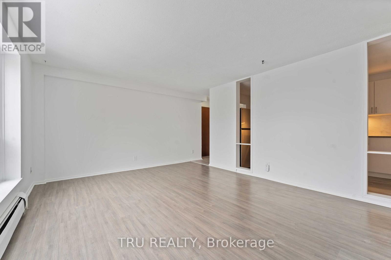 8 - 898 Elmsmere Road, Ottawa, Ontario  K1J 7T6 - Photo 7 - X12659998