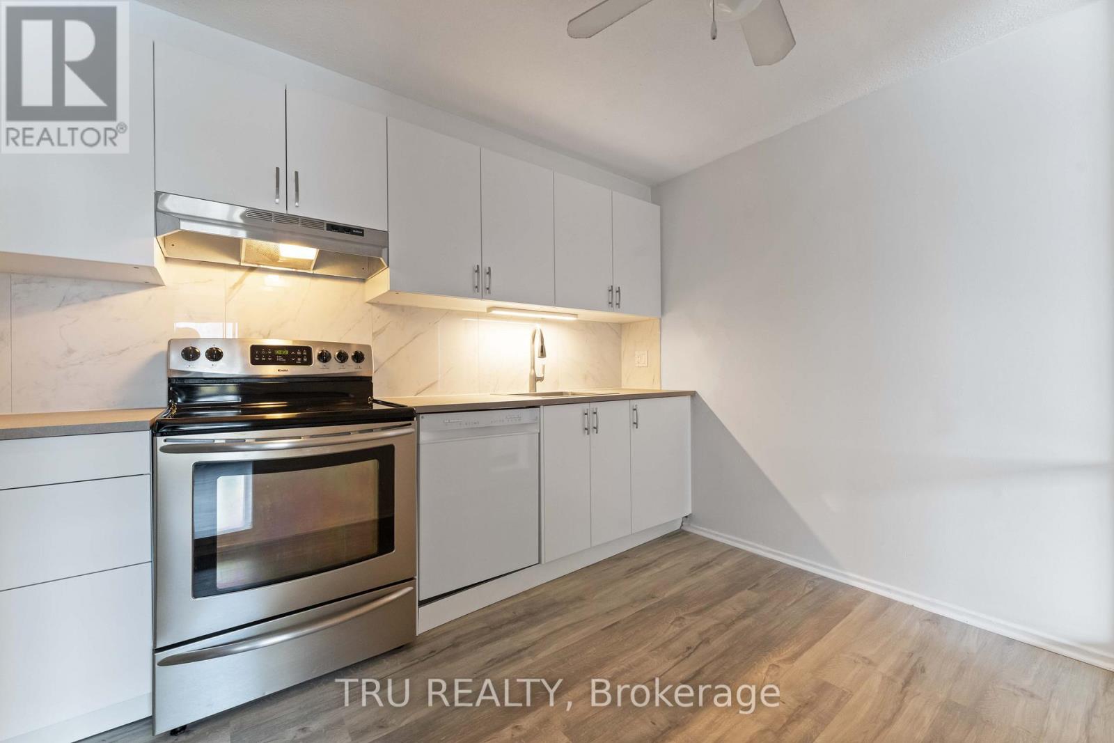 8 - 898 Elmsmere Road, Ottawa, Ontario  K1J 7T6 - Photo 8 - X12659998