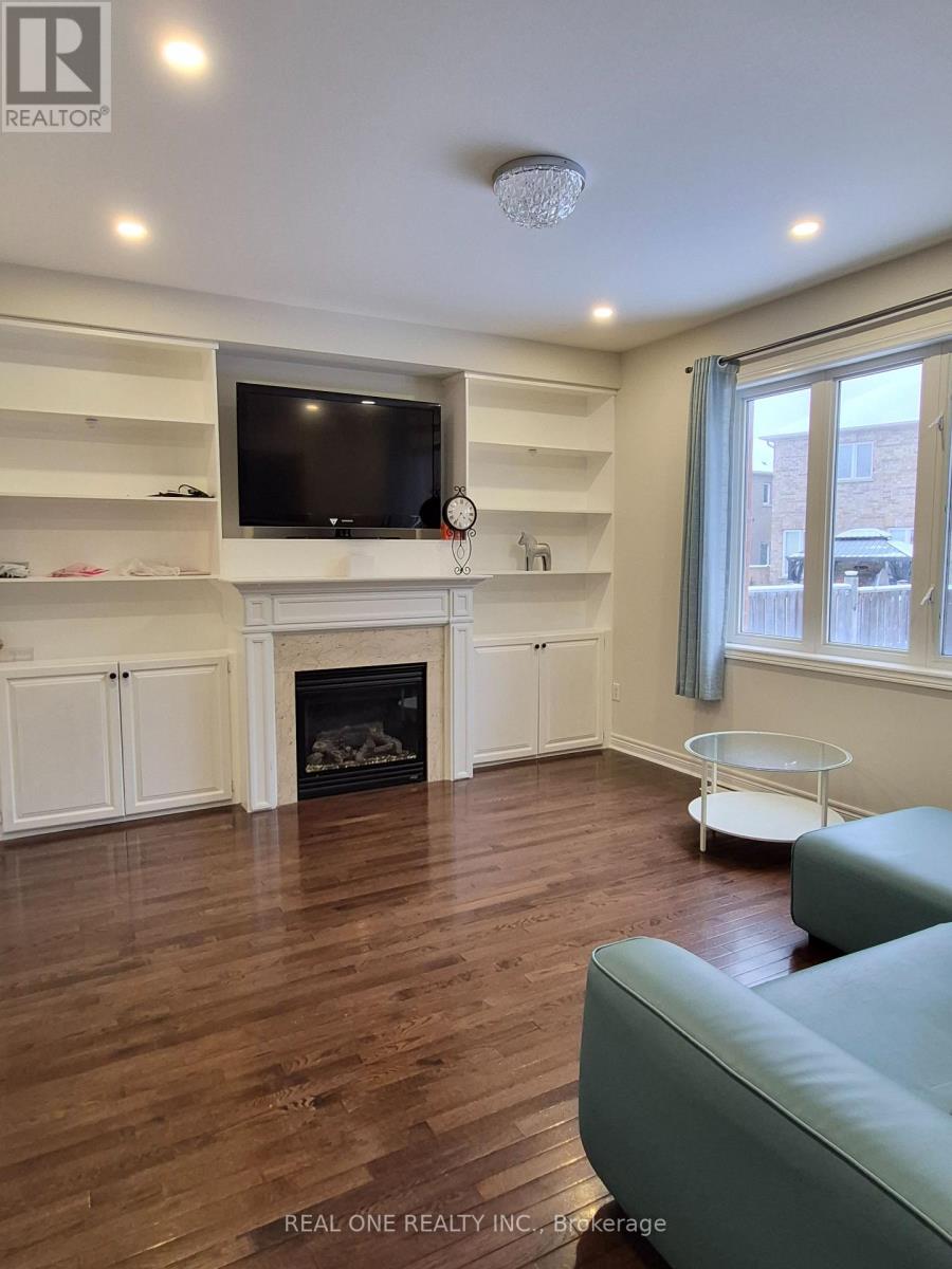 180 Harvest Hills Boulevard, East Gwillimbury, Ontario  L9N 0C1 - Photo 4 - N12659286